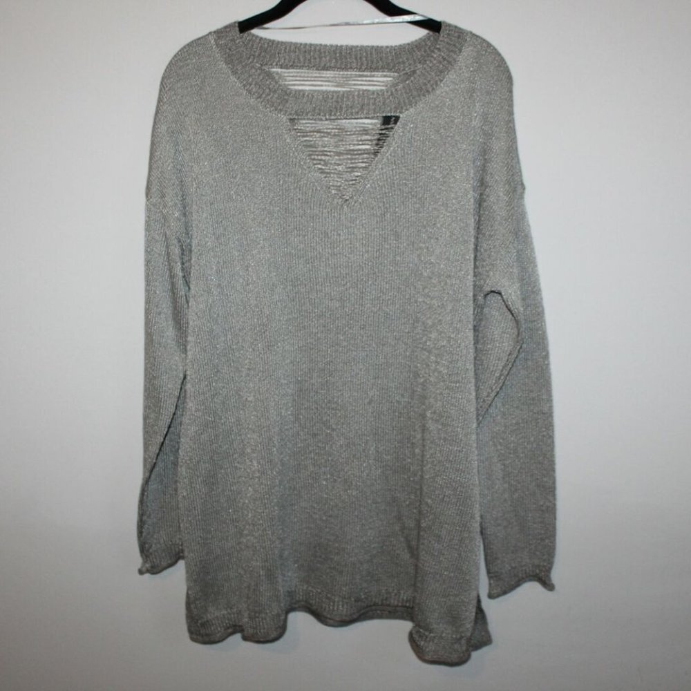 ✨2/$20 Lane Bryant Slashed Metallic Gray V-neck Lightweight Sweater LS HW9199 - Picture 3 of 9